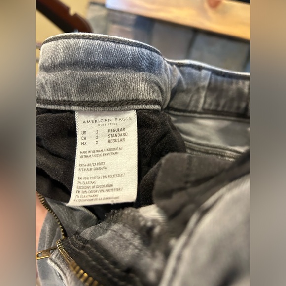 Women’s Grey Distressed American Eagle Jeans - Picture 4 of 4